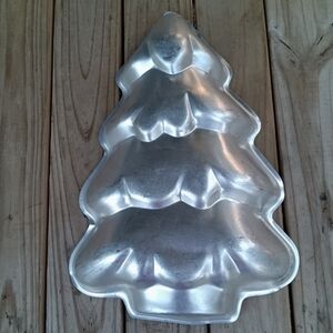 Vintage Holiday Christmas Tree Wilton Cake Pan 2105-9410